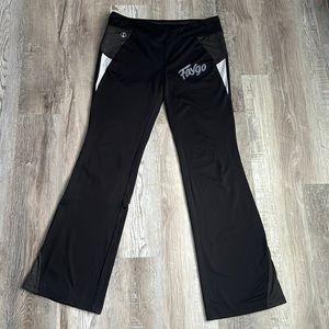 WOMENS FAYGO YOGA PANTS SZ M